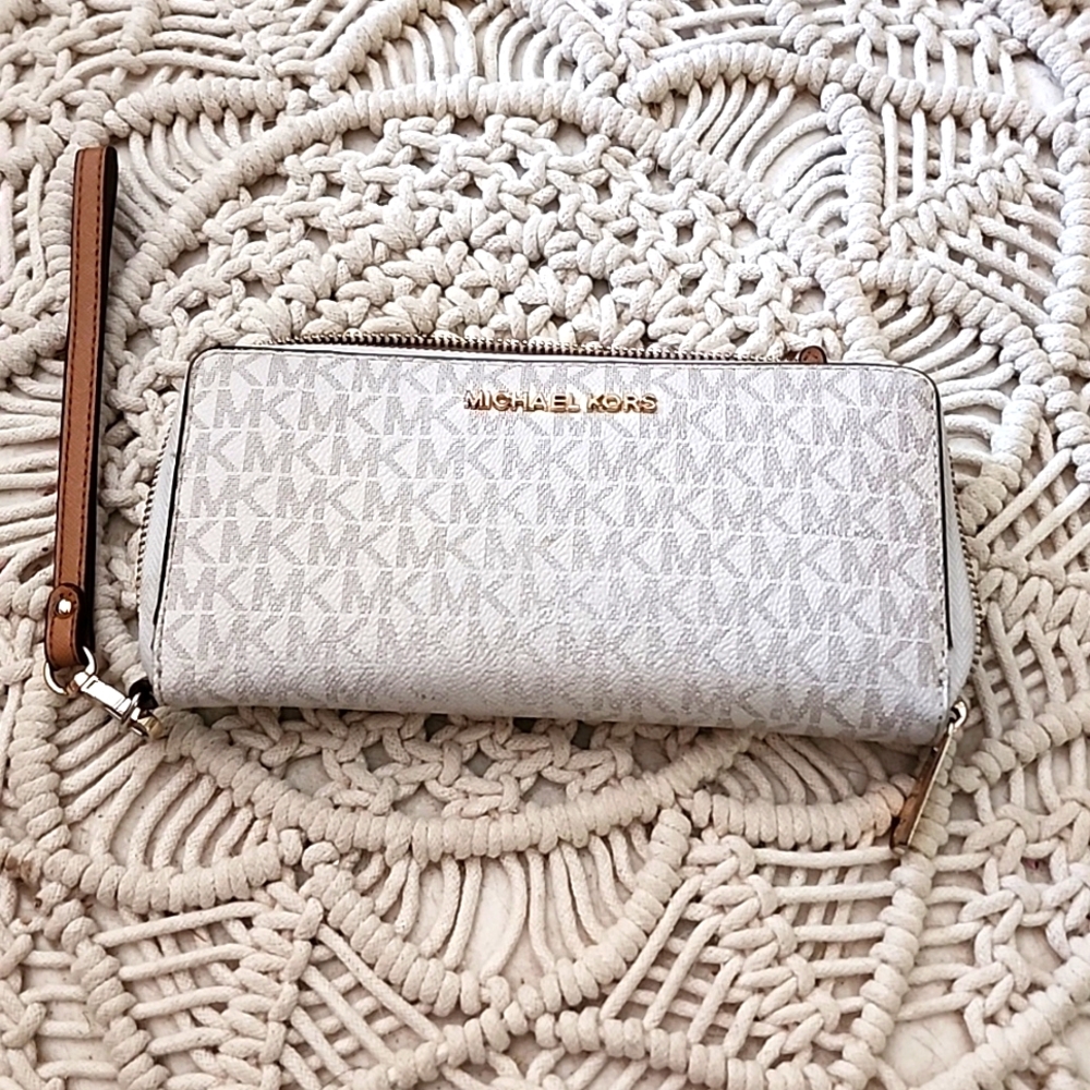 Michael Kors Jet Setter Wallet